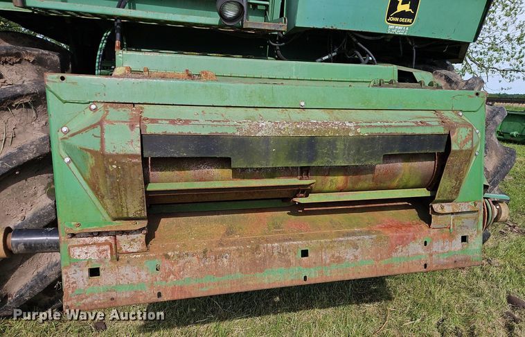 image for item EI3800 1982 John Deere 7720 RWA combine