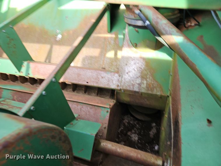 image for item EI3800 1982 John Deere 7720 RWA combine