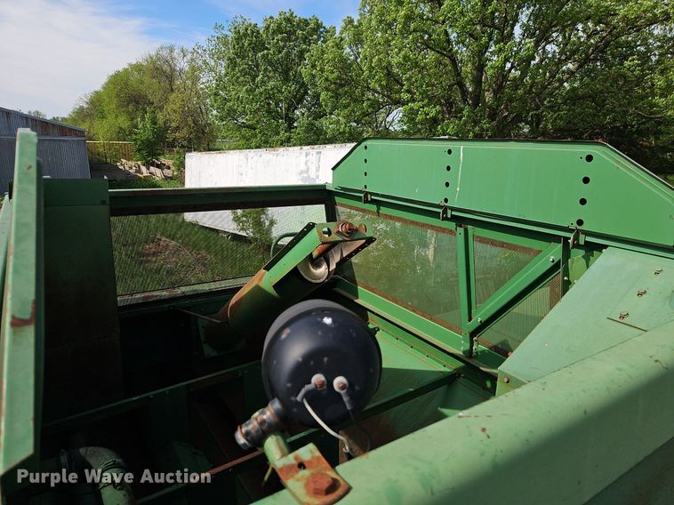 image for item EI3800 1982 John Deere 7720 RWA combine