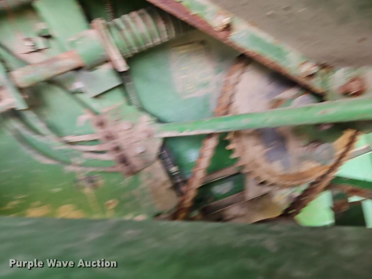 image for item EI3800 1982 John Deere 7720 RWA combine