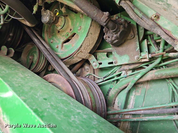 image for item EI3800 1982 John Deere 7720 RWA combine