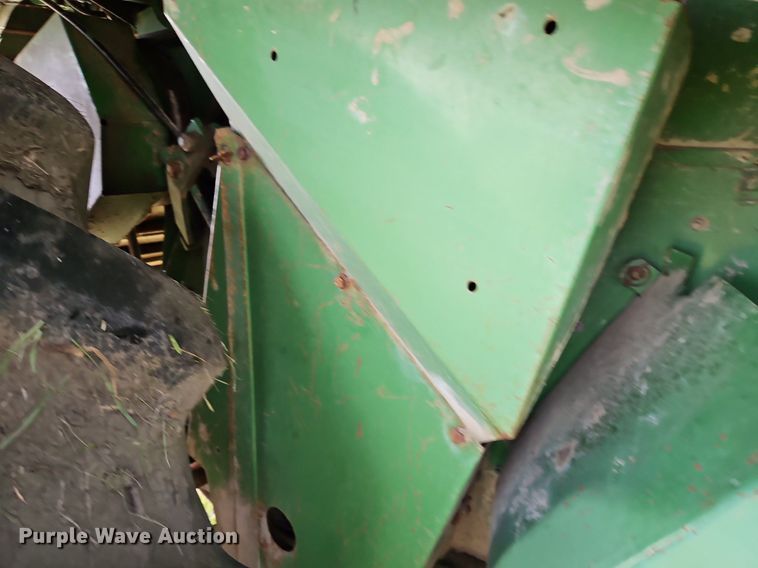 image for item EI3800 1982 John Deere 7720 RWA combine