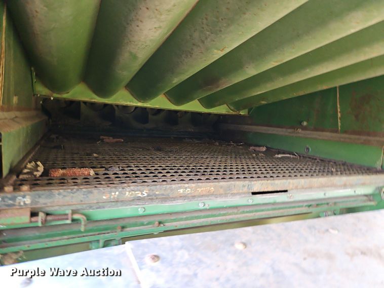 image for item EI3800 1982 John Deere 7720 RWA combine