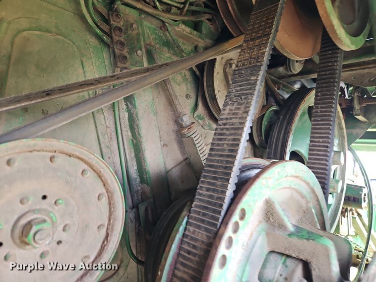 image for item EI3800 1982 John Deere 7720 RWA combine