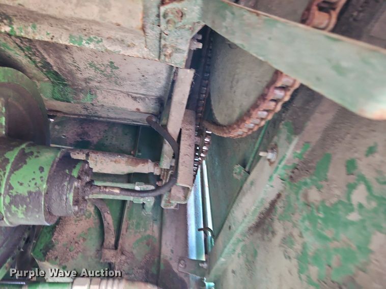 image for item EI3800 1982 John Deere 7720 RWA combine