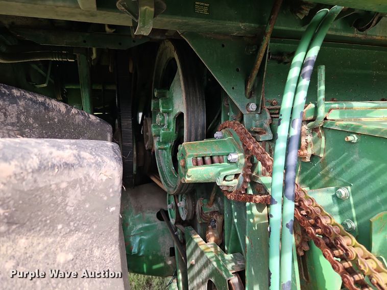image for item EI3800 1982 John Deere 7720 RWA combine