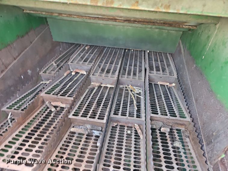 image for item EI3800 1982 John Deere 7720 RWA combine