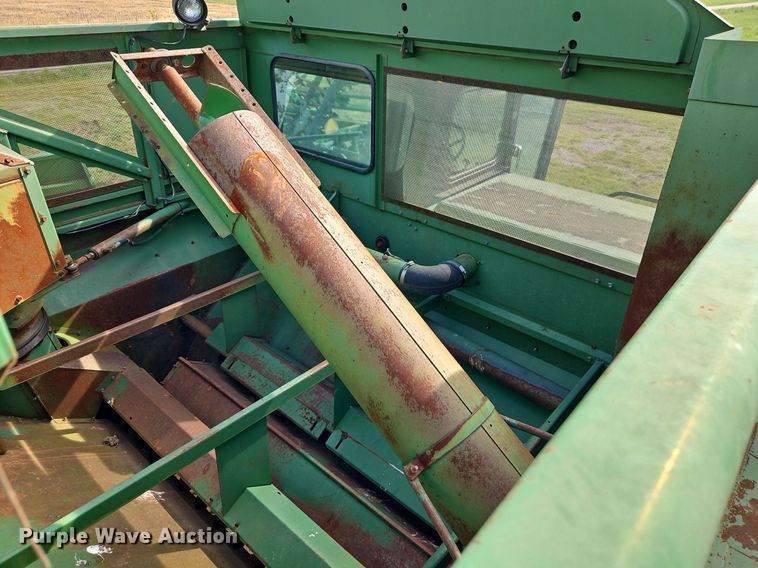 image for item EI3800 1982 John Deere 7720 RWA combine