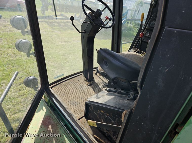 image for item EI3800 1982 John Deere 7720 RWA combine