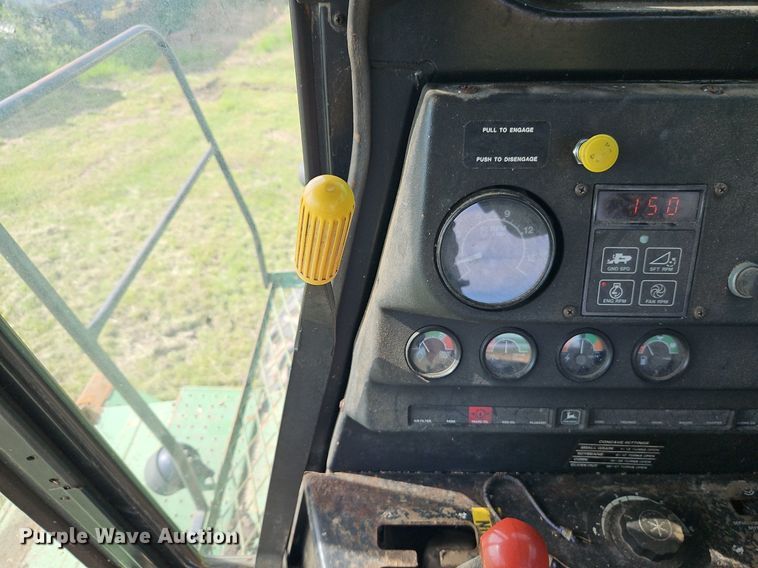 image for item EI3800 1982 John Deere 7720 RWA combine