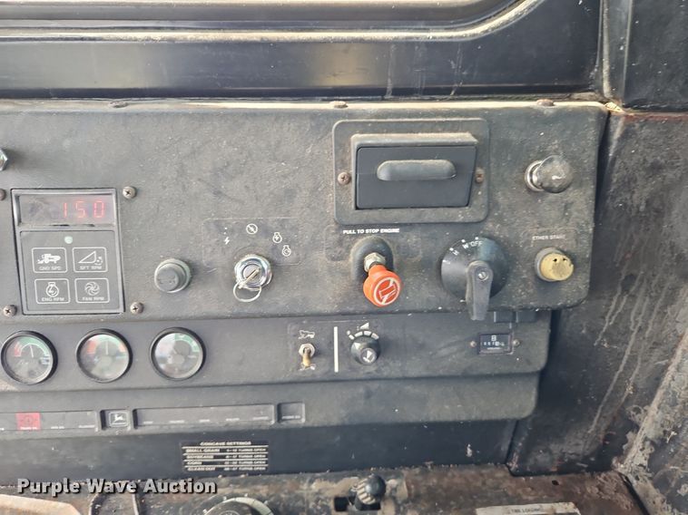 image for item EI3800 1982 John Deere 7720 RWA combine