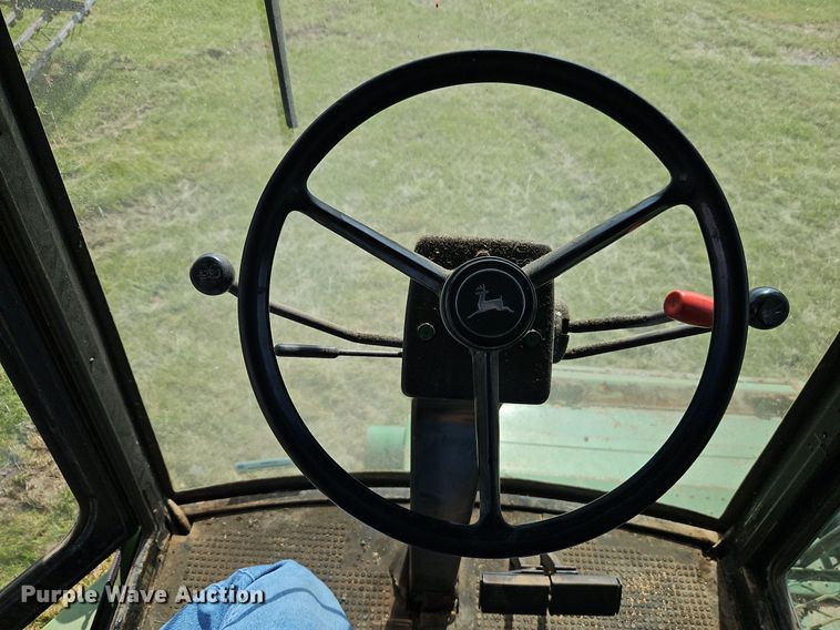 image for item EI3800 1982 John Deere 7720 RWA combine