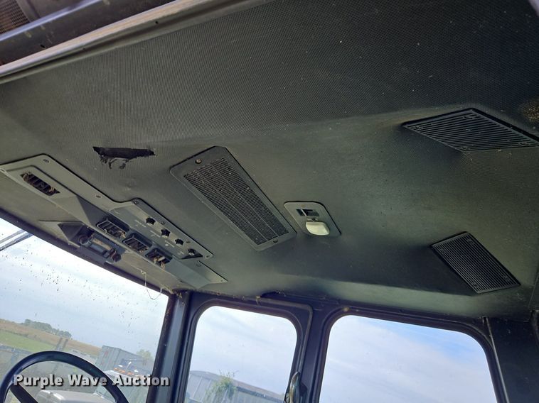 image for item EI3800 1982 John Deere 7720 RWA combine