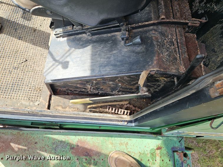 image for item EI3800 1982 John Deere 7720 RWA combine