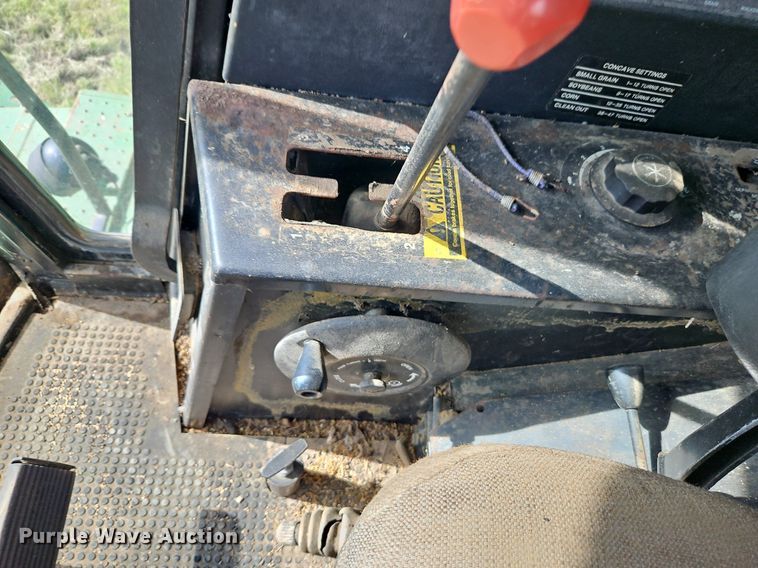 image for item EI3800 1982 John Deere 7720 RWA combine