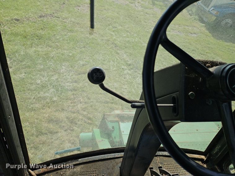 image for item EI3800 1982 John Deere 7720 RWA combine