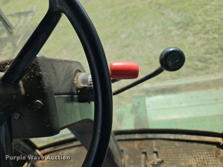 image for item EI3800 1982 John Deere 7720 RWA combine