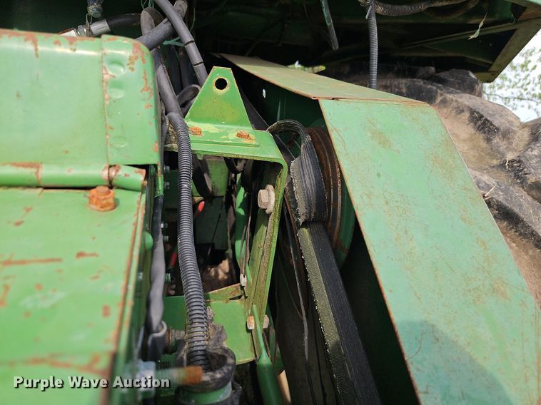 image for item EI3800 1982 John Deere 7720 RWA combine
