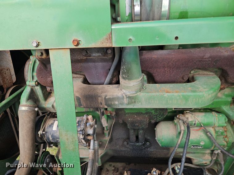 image for item EI3800 1982 John Deere 7720 RWA combine