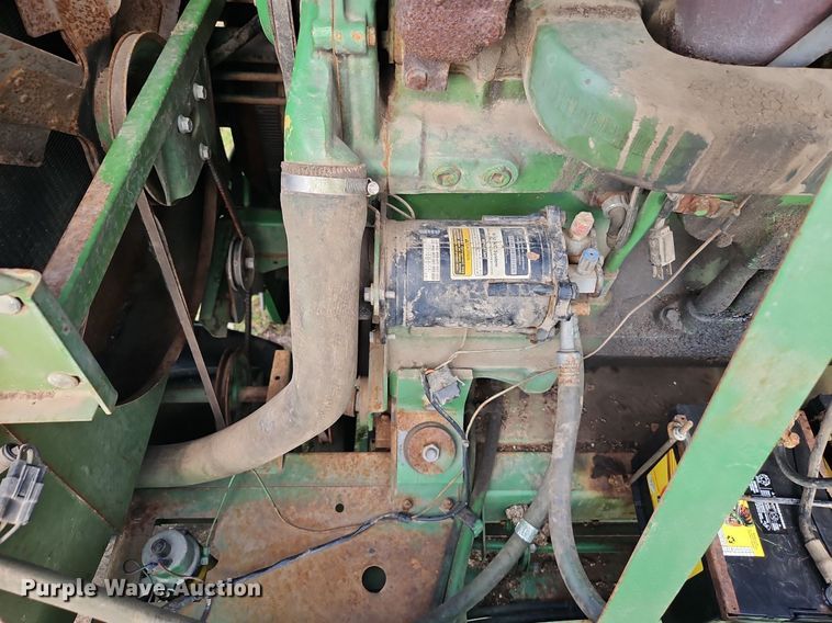 image for item EI3800 1982 John Deere 7720 RWA combine