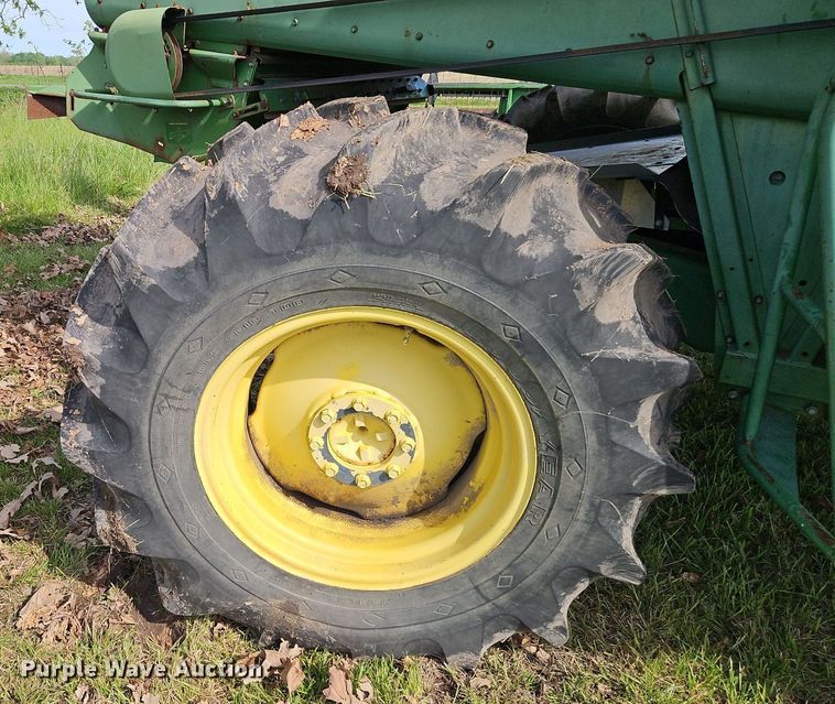 image for item EI3800 1982 John Deere 7720 RWA combine