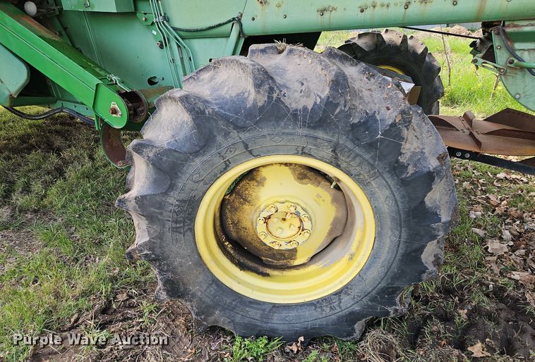 image for item EI3800 1982 John Deere 7720 RWA combine