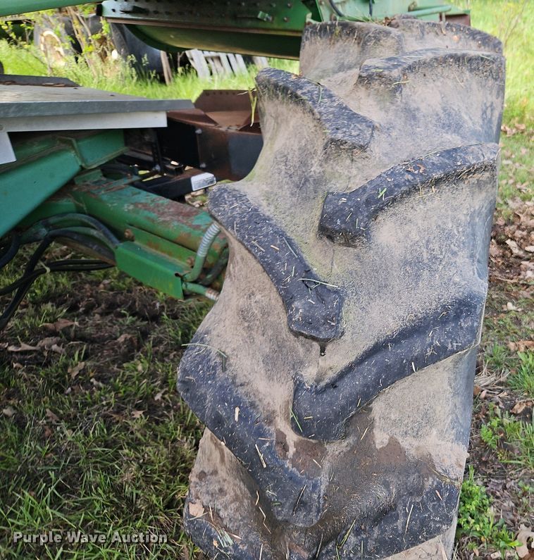 image for item EI3800 1982 John Deere 7720 RWA combine