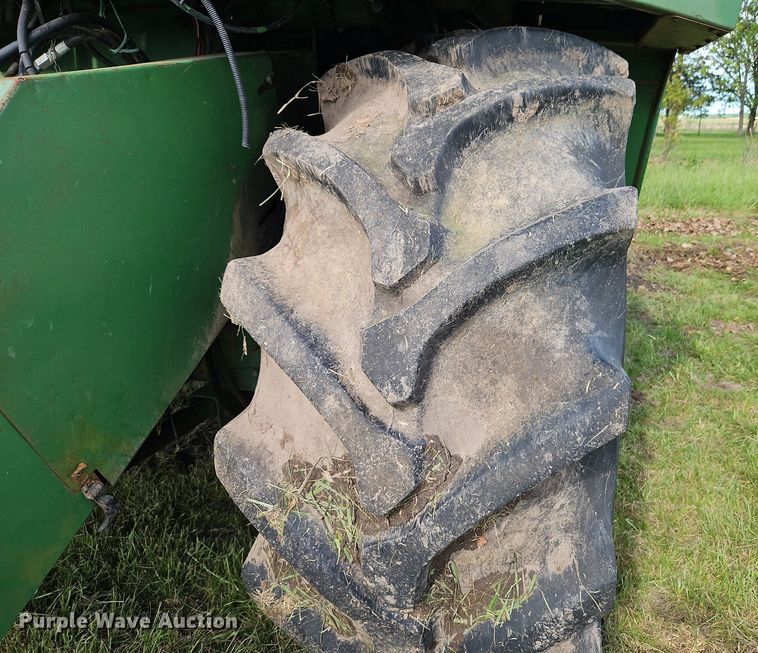 image for item EI3800 1982 John Deere 7720 RWA combine