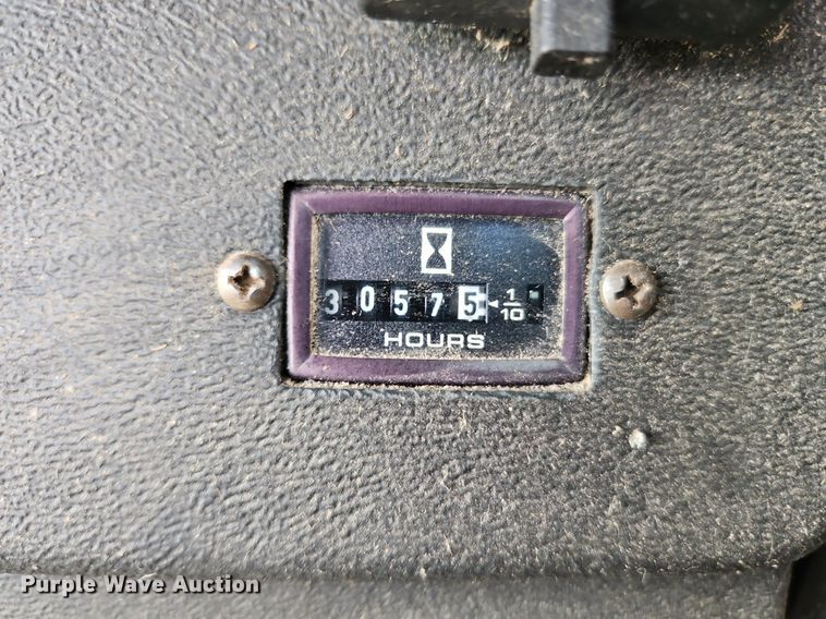 image for item EI3800 1982 John Deere 7720 RWA combine