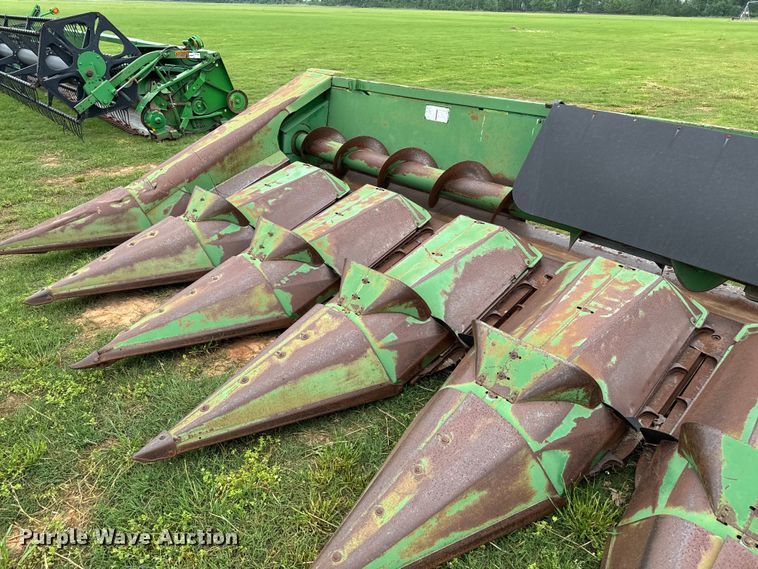 image for item EJ0526 John deere  843 corn head