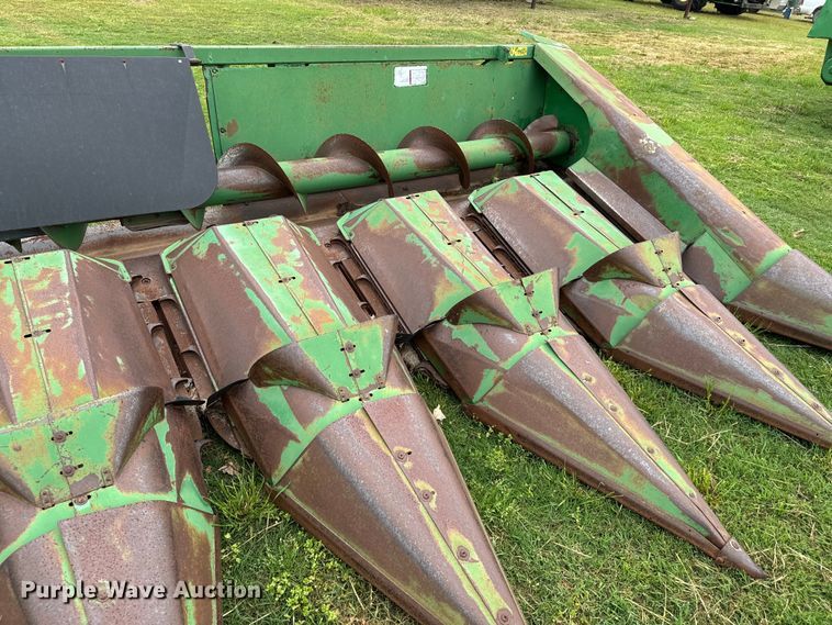 image for item EJ0526 John deere  843 corn head
