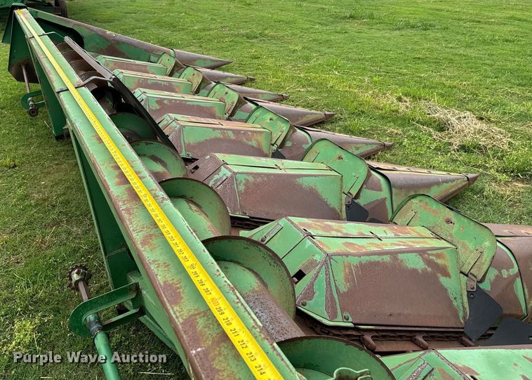 image for item EJ0526 John deere  843 corn head
