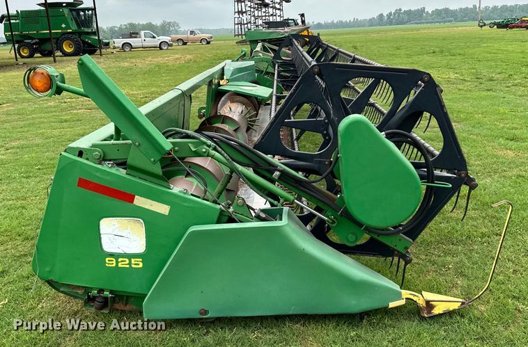 image for item EJ0527 1998 John Deere 925 flex head