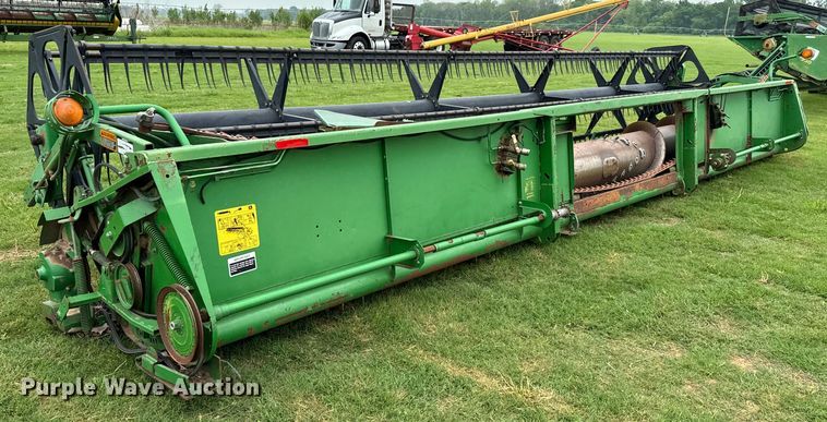 image for item EJ0527 1998 John Deere 925 flex head