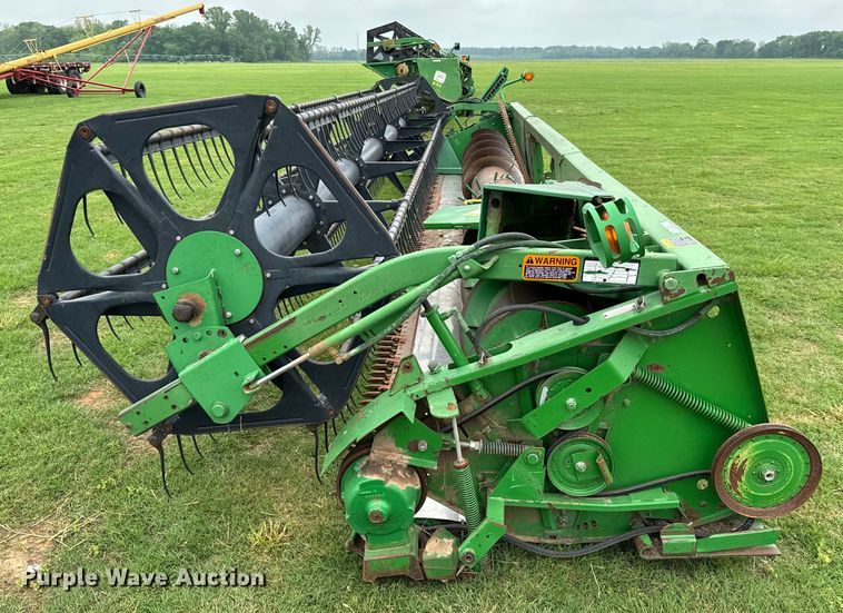 image for item EJ0527 1998 John Deere 925 flex head