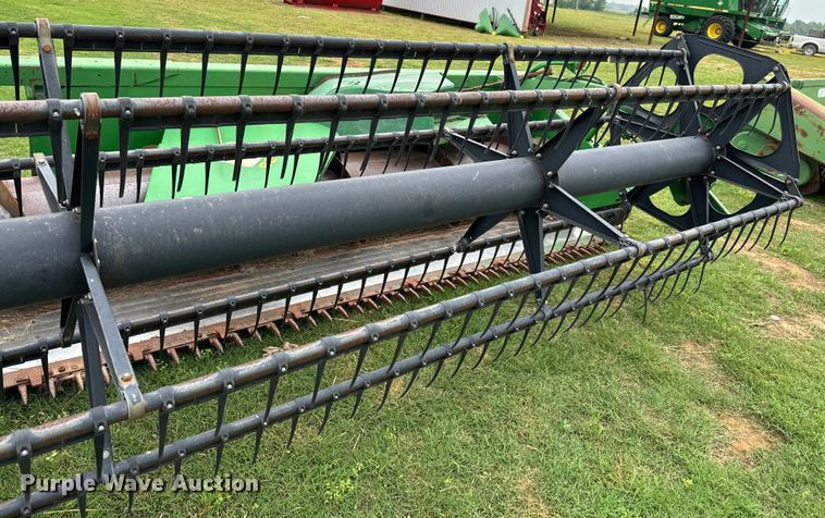 image for item EJ0527 1998 John Deere 925 flex head