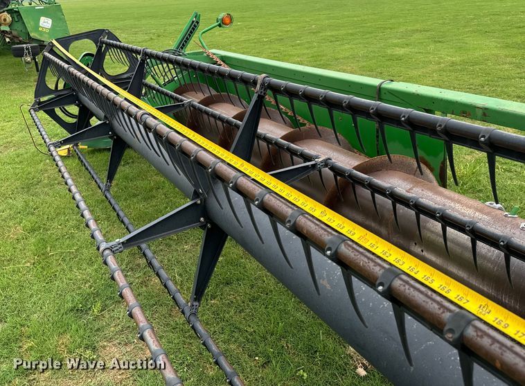 image for item EJ0527 1998 John Deere 925 flex head