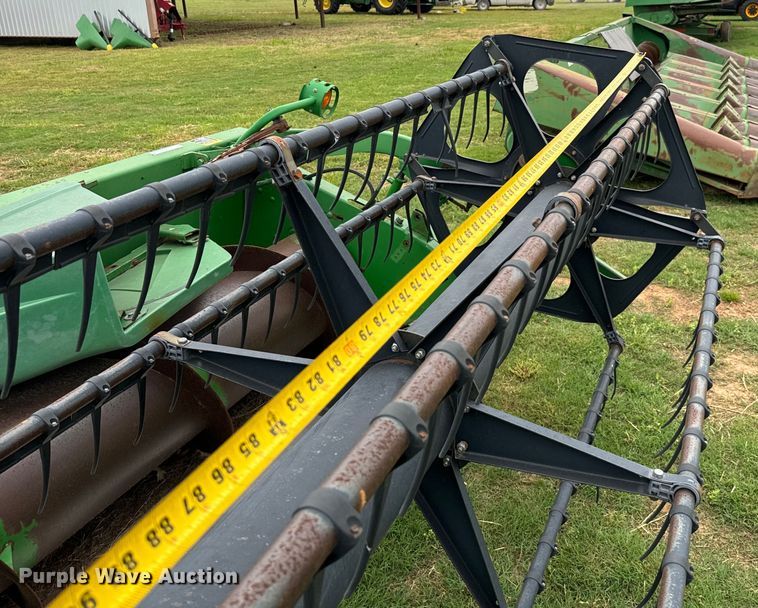 image for item EJ0527 1998 John Deere 925 flex head