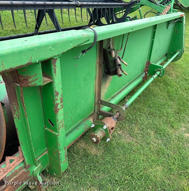 image for item EJ0527 1998 John Deere 925 flex head