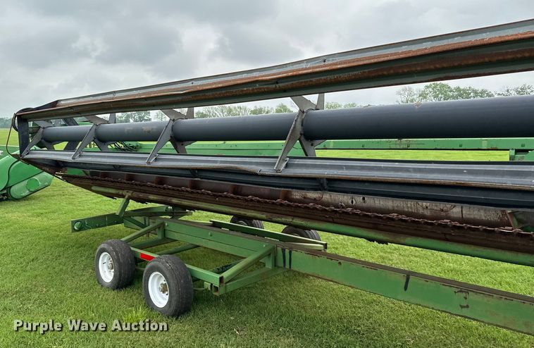 image for item EJ0528 1997 John Deere 930 rigid head