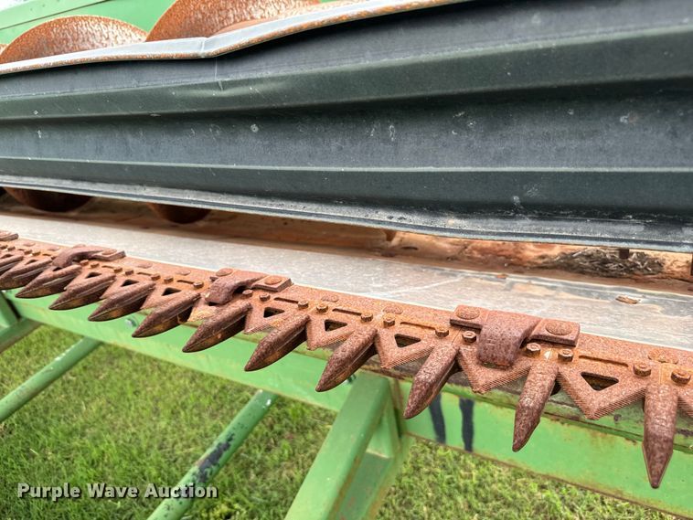 image for item EJ0528 1997 John Deere 930 rigid head