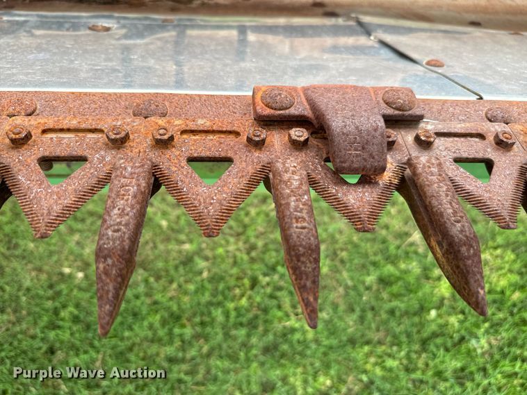 image for item EJ0528 1997 John Deere 930 rigid head