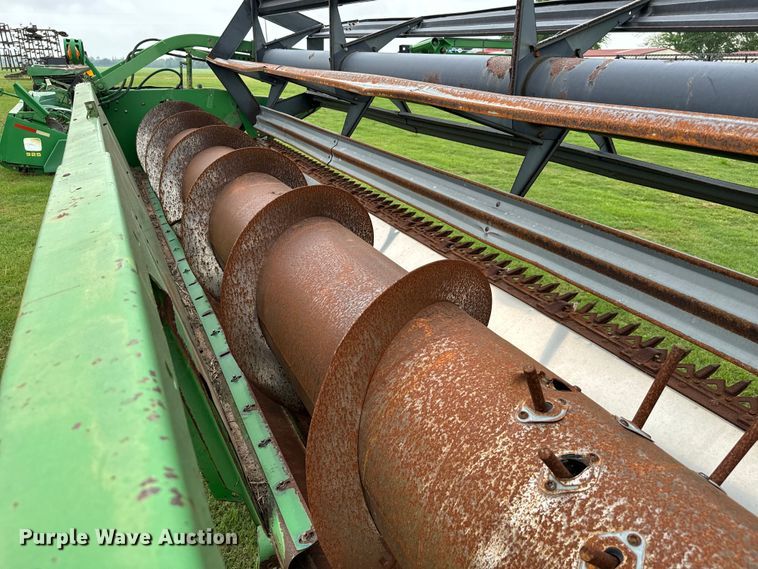 image for item EJ0528 1997 John Deere 930 rigid head