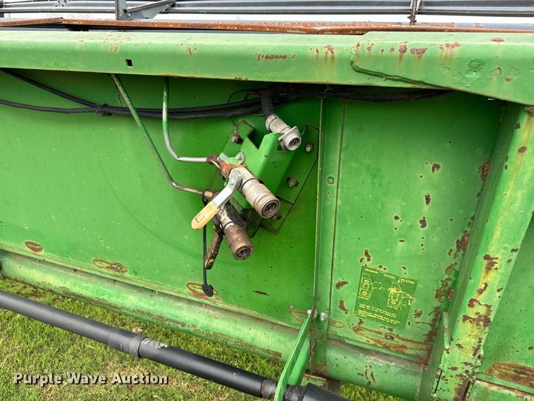 image for item EJ0528 1997 John Deere 930 rigid head
