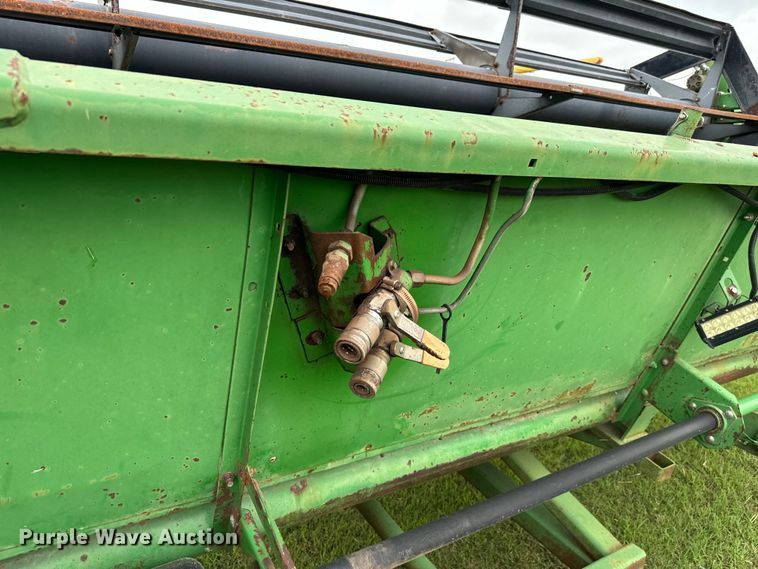 image for item EJ0528 1997 John Deere 930 rigid head