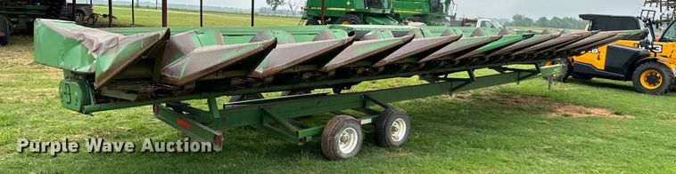 image for item EJ0530 John Deere corn head