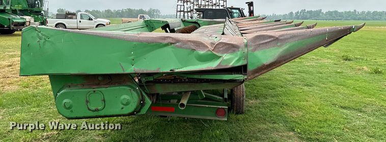 image for item EJ0530 John Deere corn head