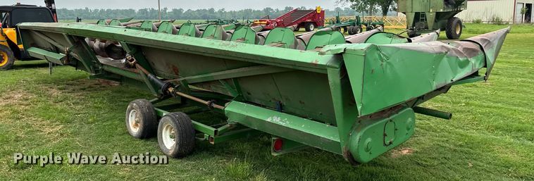 image for item EJ0530 John Deere corn head