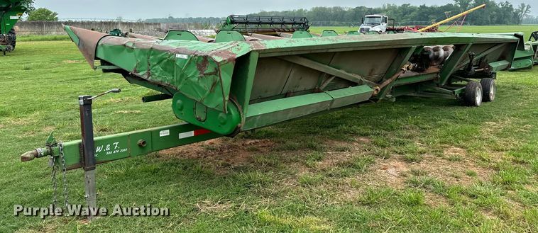 image for item EJ0530 John Deere corn head