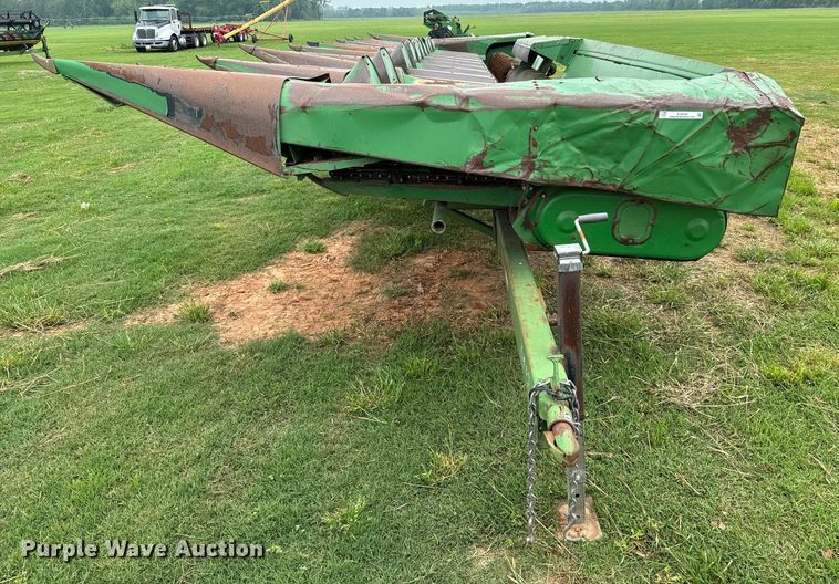 image for item EJ0530 John Deere corn head